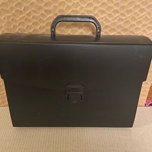 25 Pockets Letter Size/A4 Accordion File Organizer with Handle, and blank tabs.